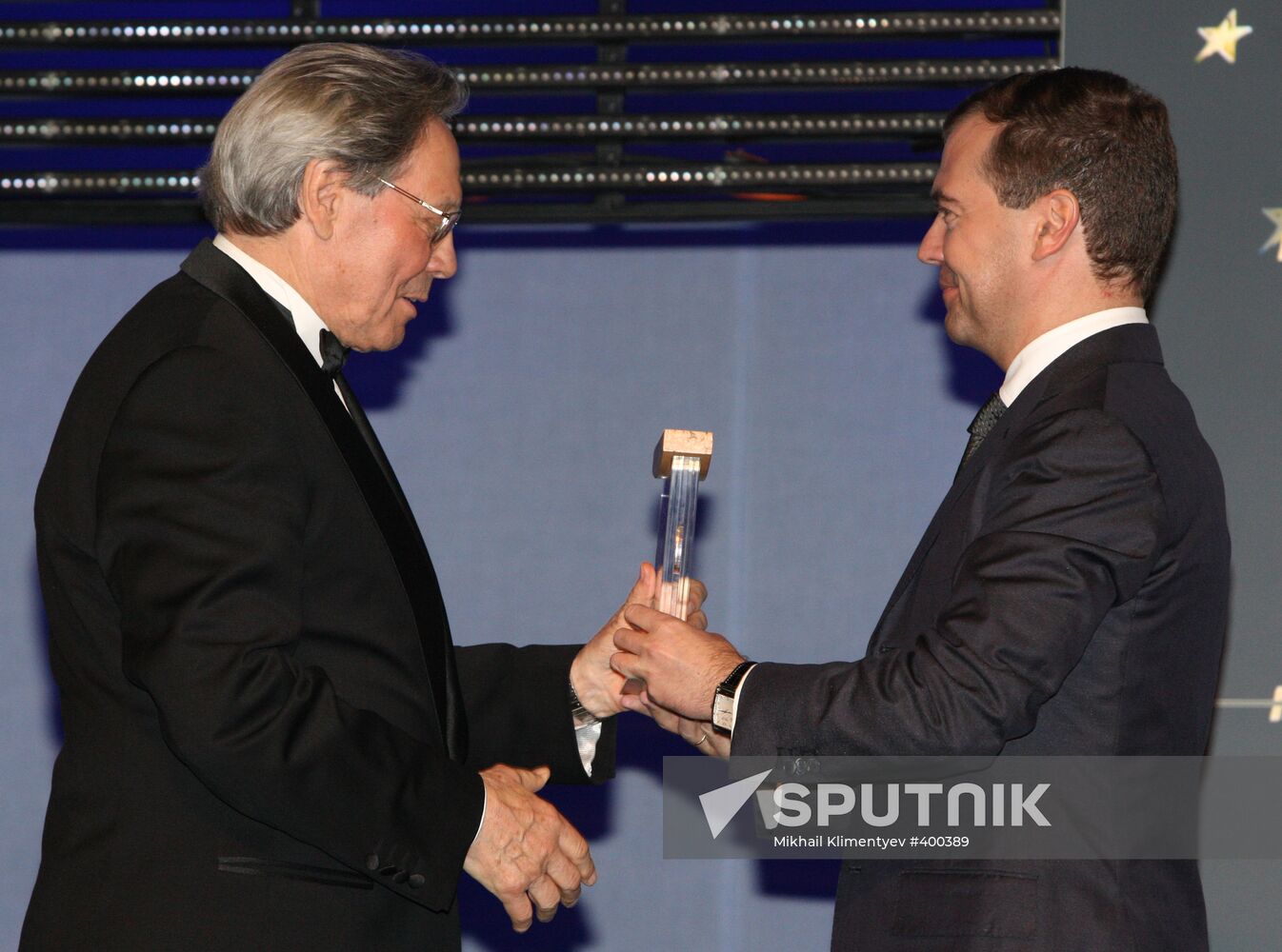 President Medvedev presenting Global Energy awards