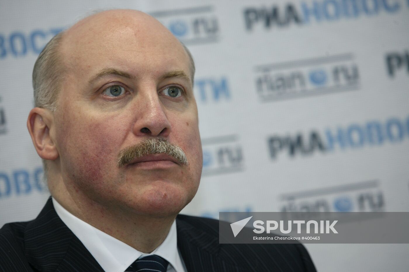 Dmitry Mezentsev briefs press at St. Petersburg Forum