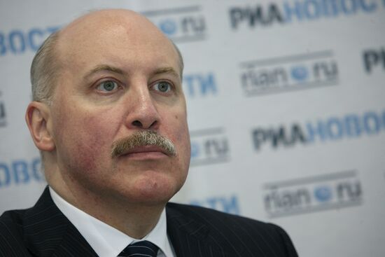 Dmitry Mezentsev briefs press at St. Petersburg Forum