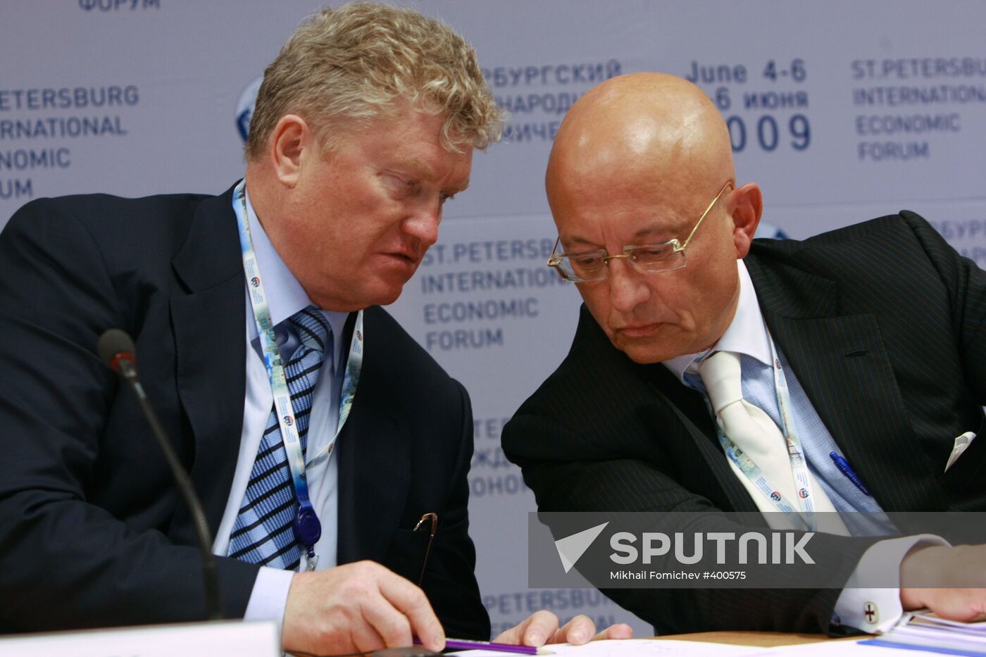 Valery Yazev, Sergei Karaganov at St. Petersburg Forum