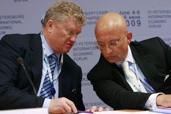 Valery Yazev, Sergei Karaganov at St. Petersburg Forum