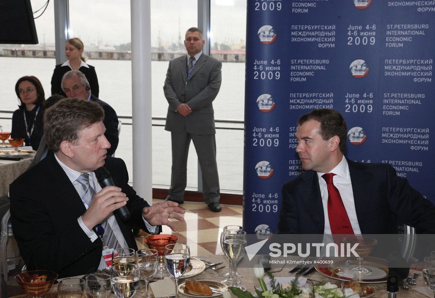 Russian President meets with international business leaders