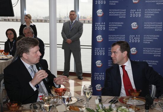Russian President meets with international business leaders