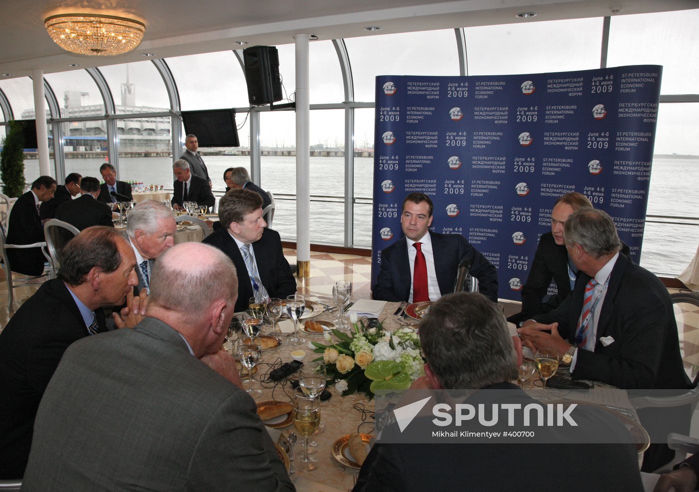 Russian President meets with international business leaders