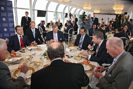 Russian President meets with international business leaders