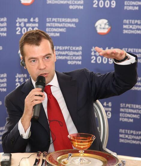 Russian President meets with international business leaders