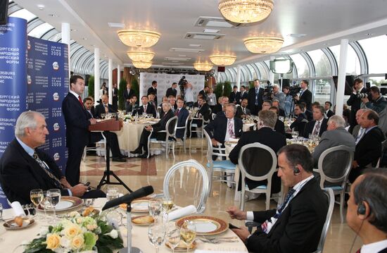 Russian President meets with international business leaders