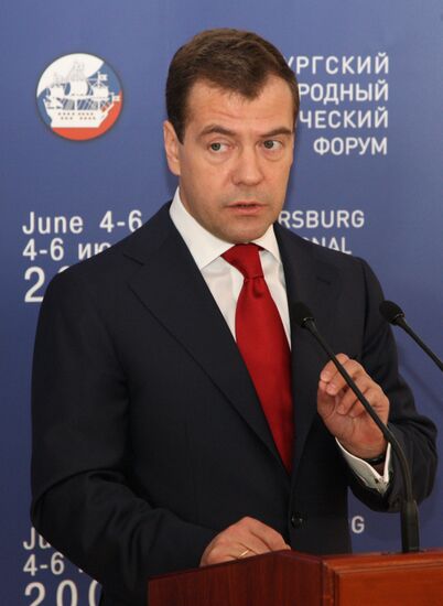 Russian President meets with international business leaders
