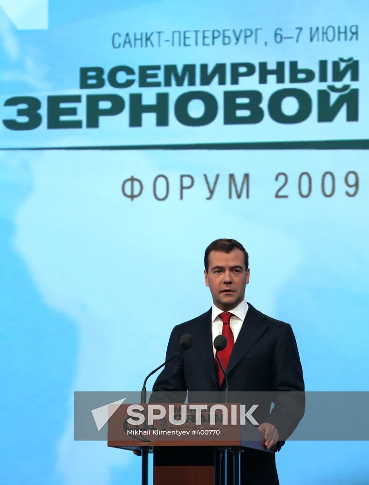 Russian President attends World Grain Forum 2009