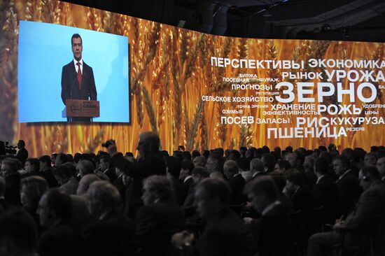 Russian President attends World Grain Forum 2009