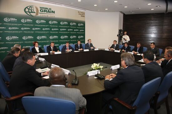 Russian President attends World Grain Forum 2009