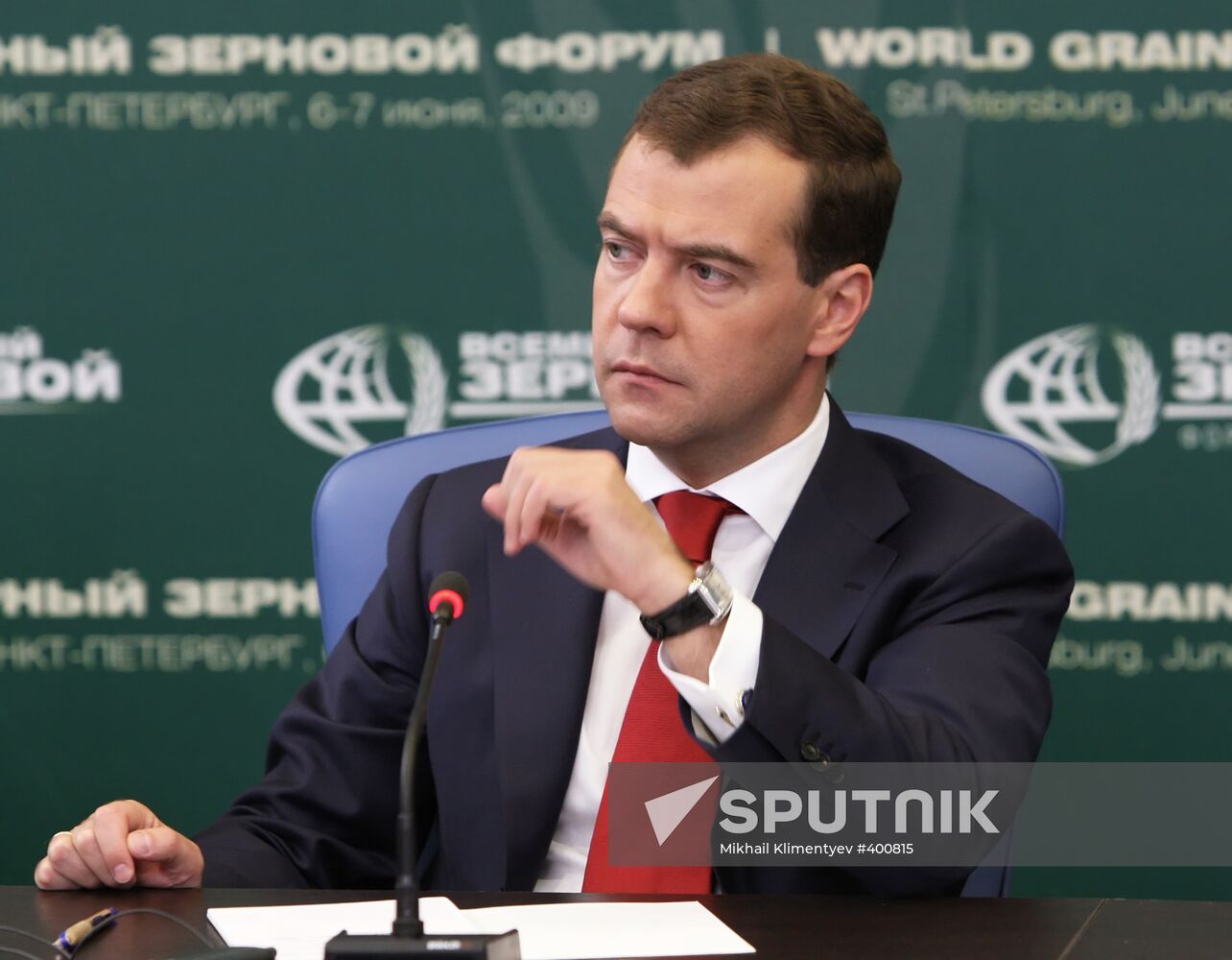 Russian President attends World Grain Forum 2009