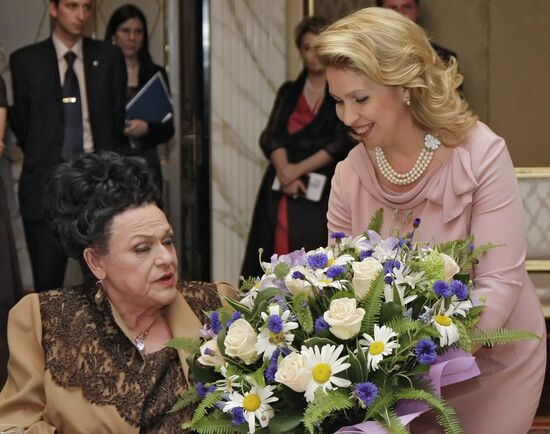 Svetlana Medvedeva and Lyudmila Zykina