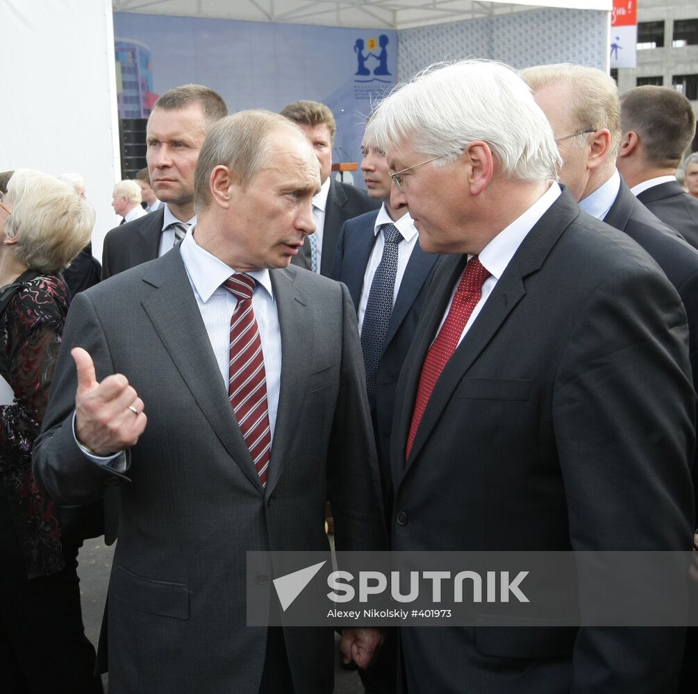 Vladimir Putin visits construction of children's clinic