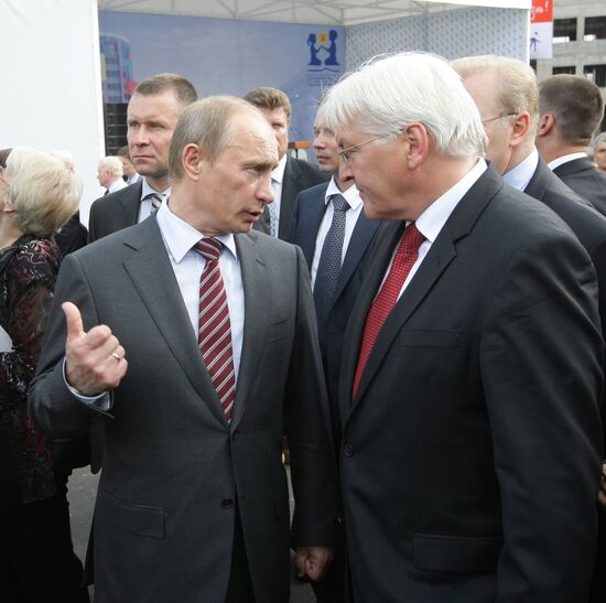 Vladimir Putin visits construction of children's clinic