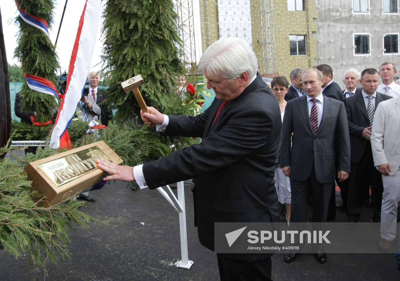 Vladimir Putin visits construction of children's clinic