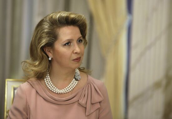 Svetlana Medvedeva congratules Lyudmila Zykina