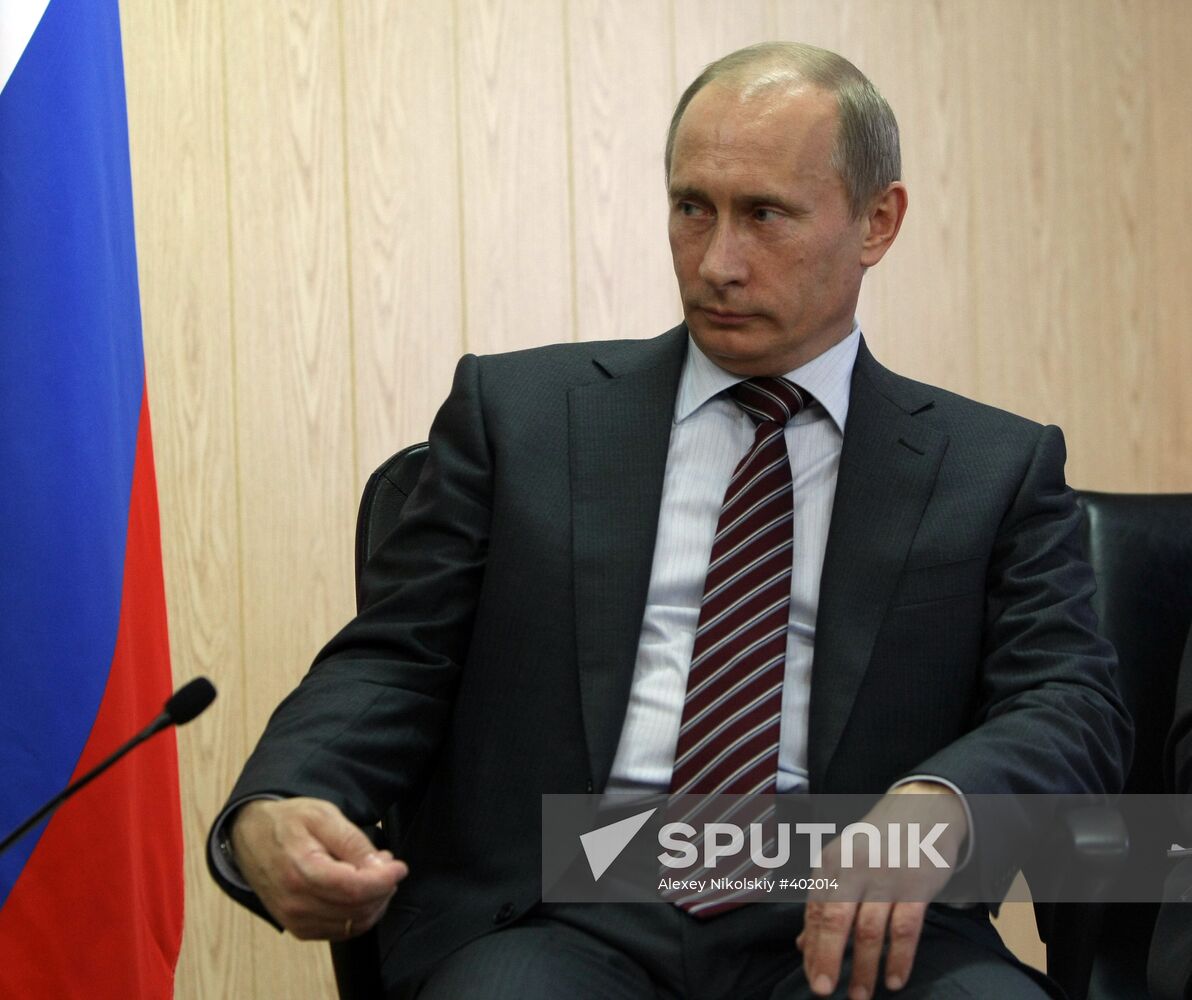 Vladimir Putin talks with Frank Walter Steinmeier