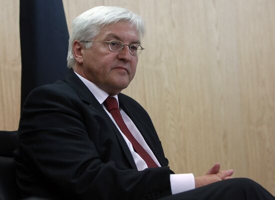 Vladimir Putin talking with Frank Walter Steinmeier