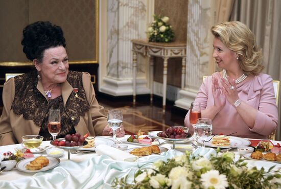 Svetlana Medvedeva and Lyudmila Zykina