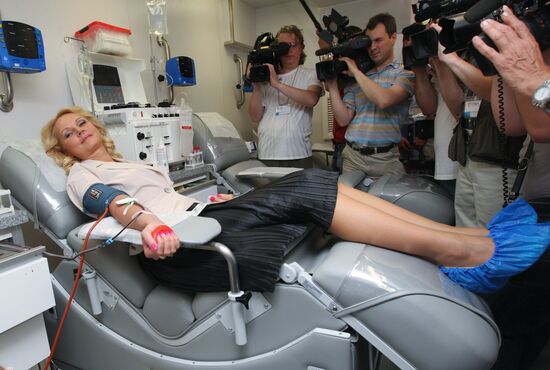 Tatiana Golikova donating blood