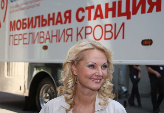 Tatiana Golikova donating blood