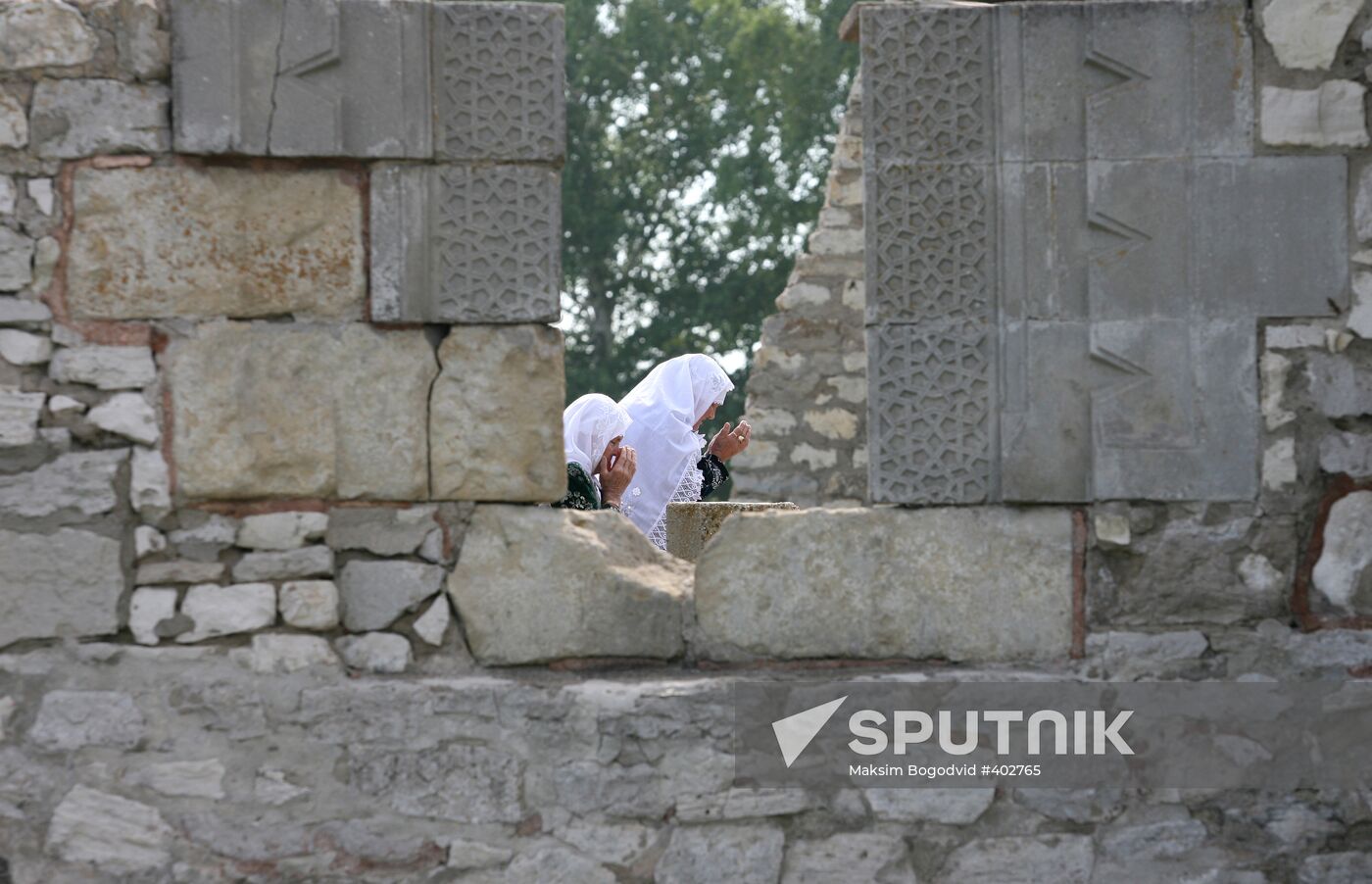 In the city of Bulgar 200 km off the capital of Tatarstan, the site of Izge Bolgar Zhyeny 2009 events celebrating 1120th anniversary of Islamization of Tatar ancestors in Volga Bulgaria. Location: Russia, Republic of Tatarstan. Author: Maksim Bogodvid/Sputnik. Izge Bolgar Zhyeny 2009