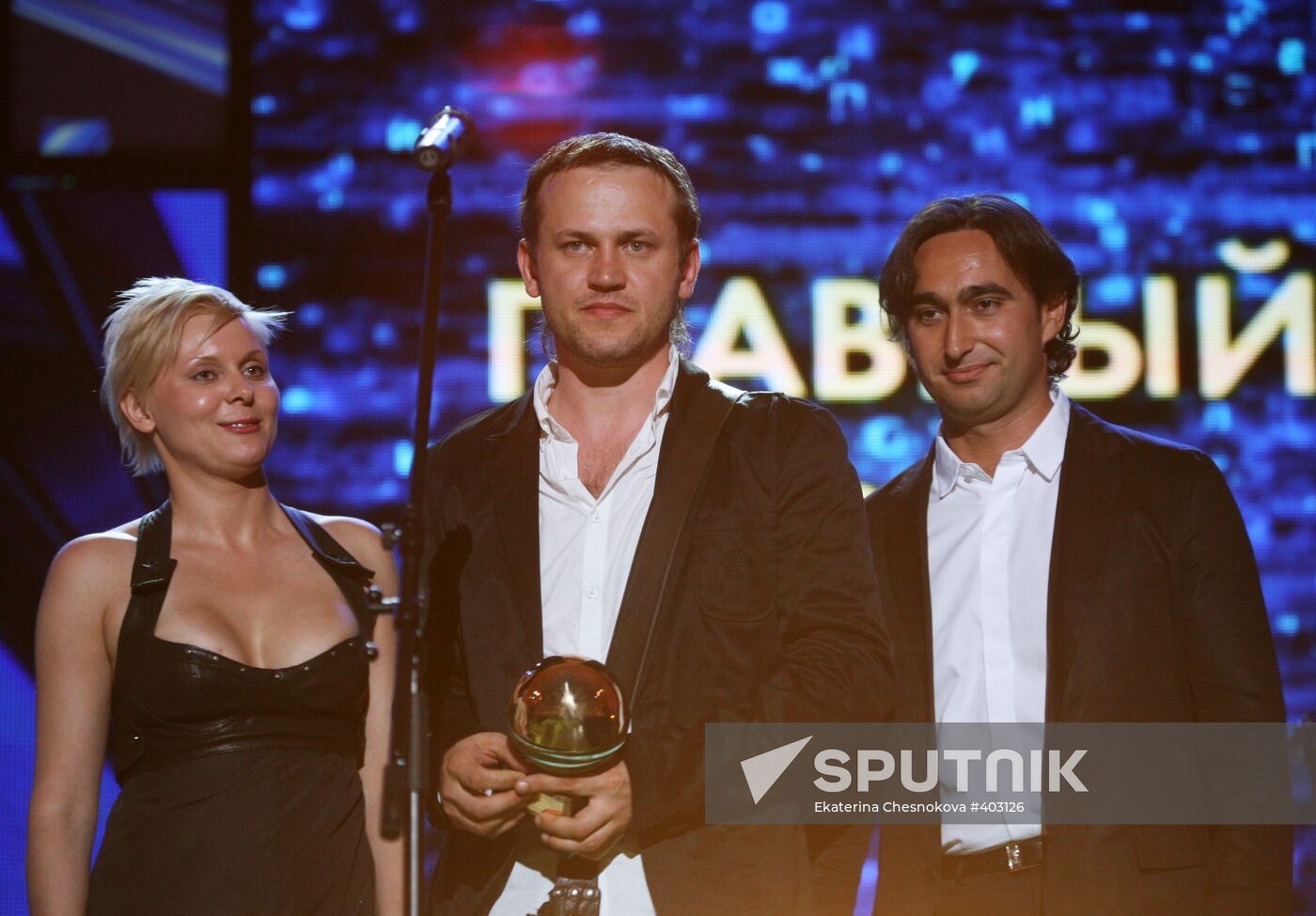 Vasily Sigaryov and Polina Pluchek receive awards at Kinotavr