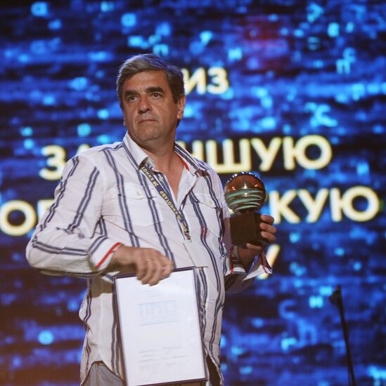 Mikhail Agranovich receives award at Kinotavr film festival