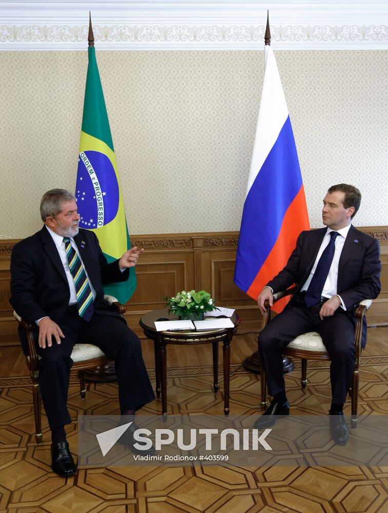 Russian, Brazilian Presidents hold conversation