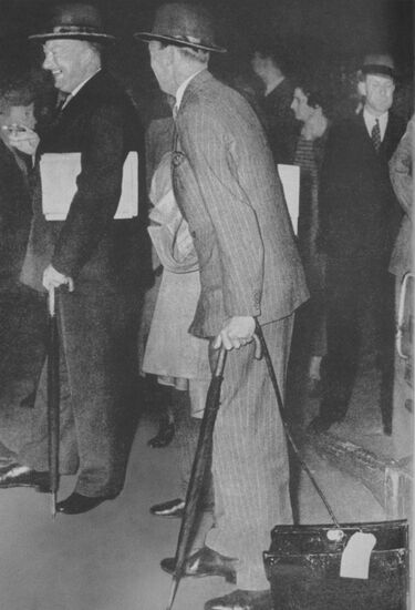 British and French military missions arrive in Moscow