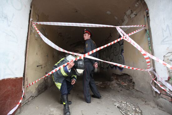 Building collapses in downtown Moscow
