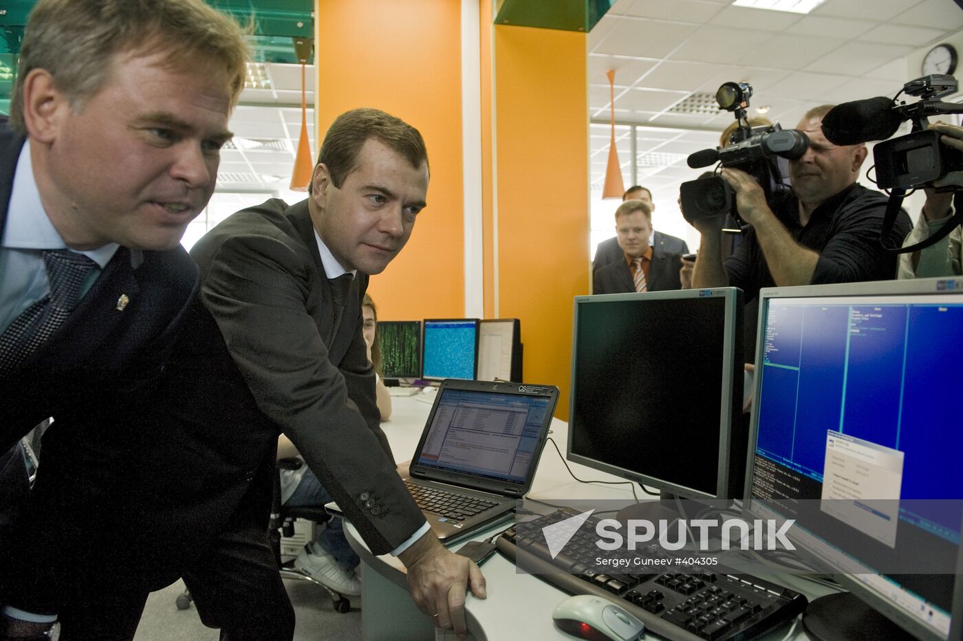 Dmitry Medvedev visits Kaspersky Lab