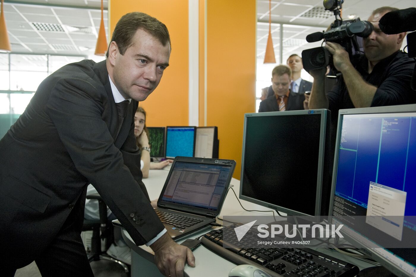 Dmitry Medvedev visits Kaspersky Lab