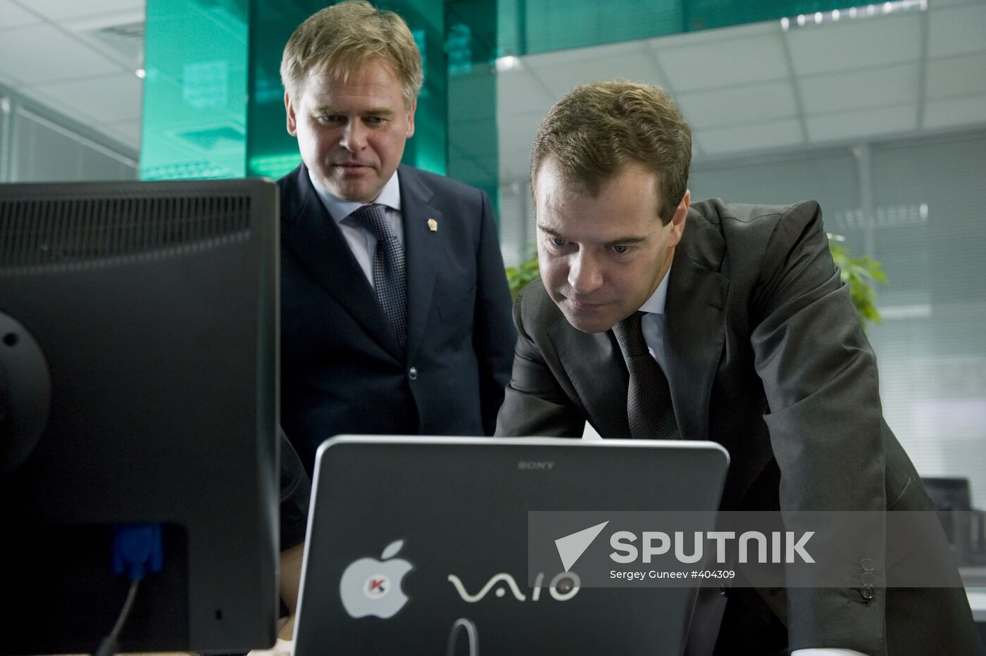 Dmitry Medvedev visits Kaspersky Lab