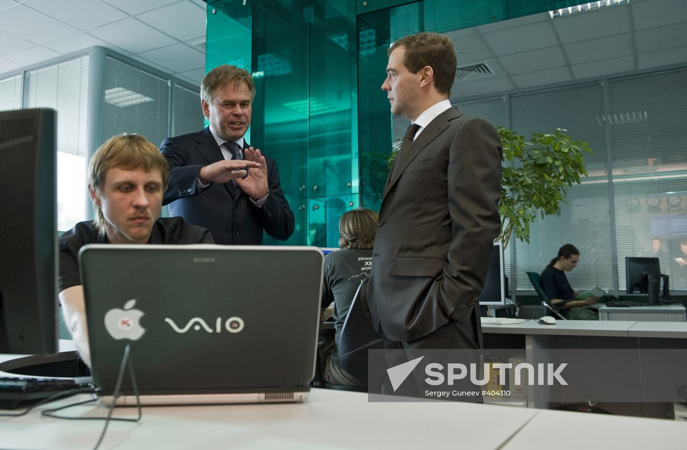 Dmitry Medvedev visits Kaspersky Lab