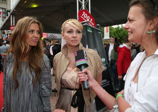 Viktoria Bonya, Yana Rudkovskaya. Silver Galosh award