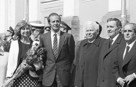 King of Spain Juan Carlos I and Queen Sofia welcomed in Kremlin