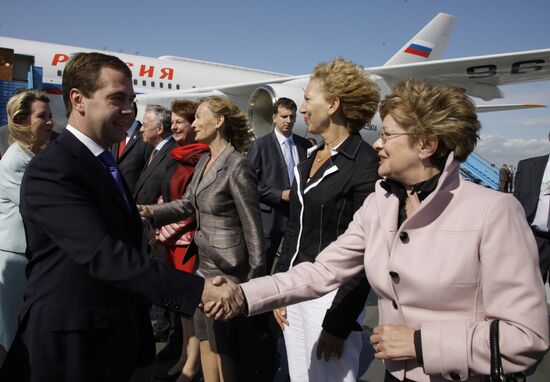 Dmitry Medvedev and his wife arrive in the Netherlands