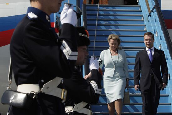 Dmitry Medvedev and his wive arrive in the Netherlands