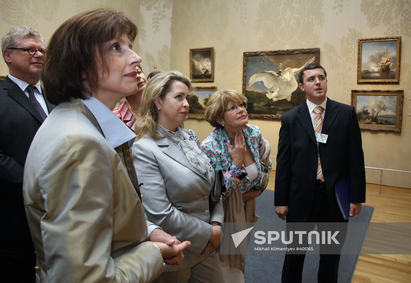 Russian Presidents wife visits State Museum