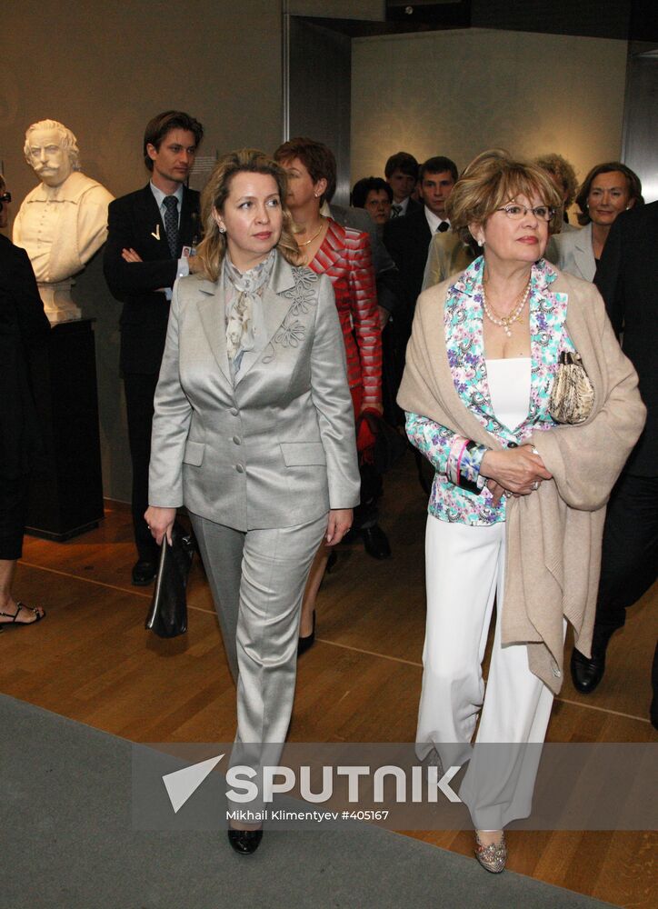 Russian Presidents wife visits State Museum