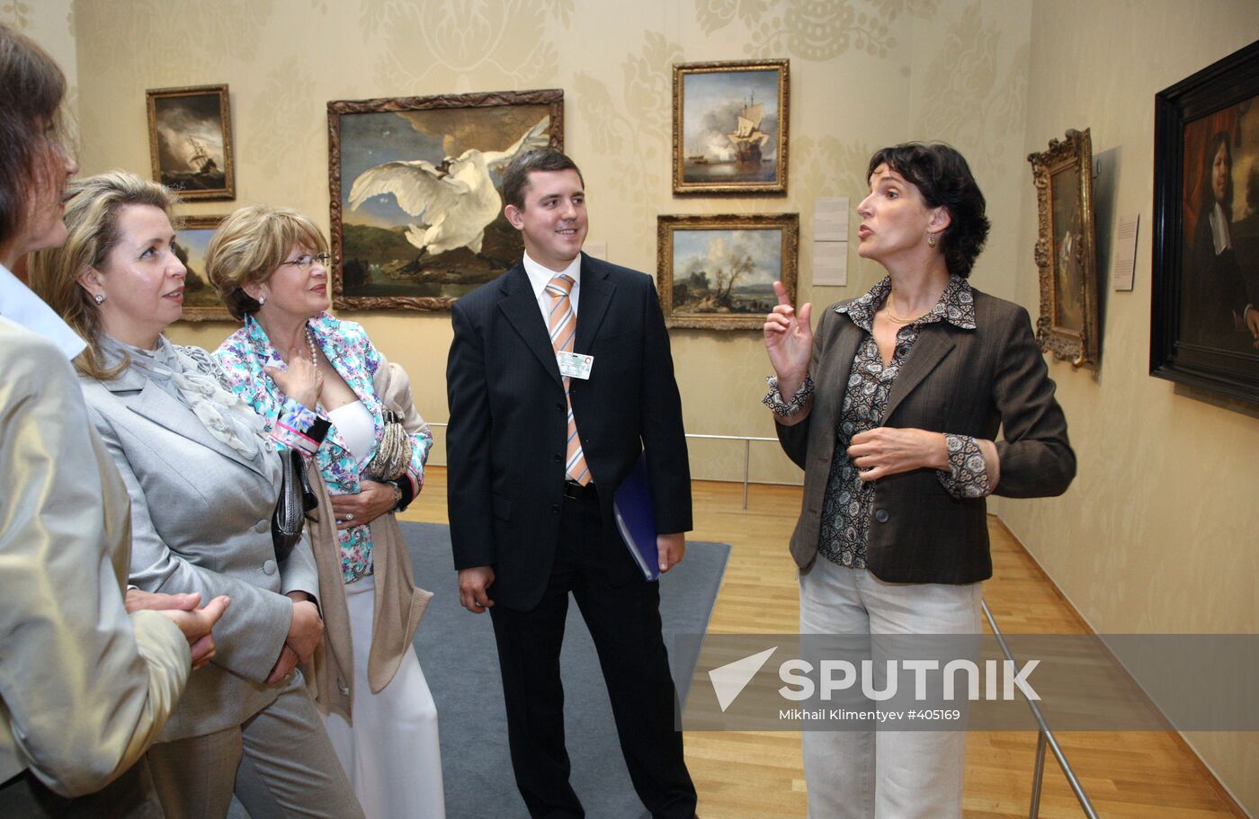 Russian Presidents wife visits State Museum