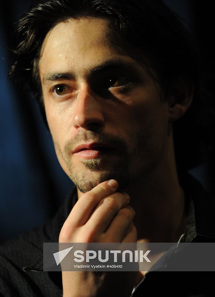 Nikolai Gogol's "The Overcoat" staged by Teatro Milagros