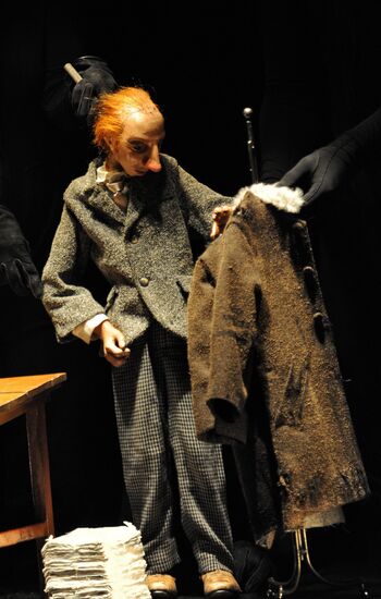 Nikolai Gogol's "The Overcoat" staged by Teatro Milagros