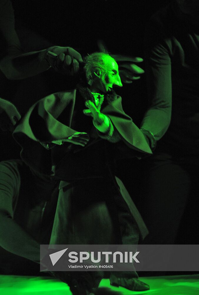 Nikolai Gogol's "The Overcoat" staged by Teatro Milagros