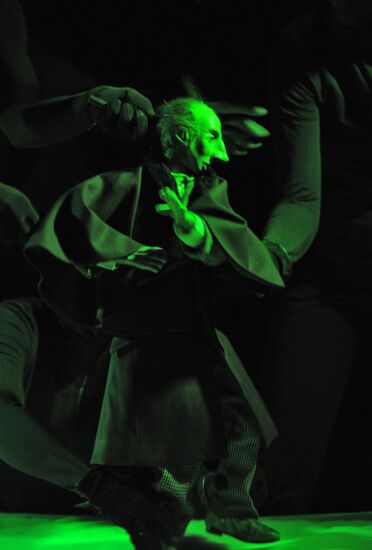 Nikolai Gogol's "The Overcoat" staged by Teatro Milagros