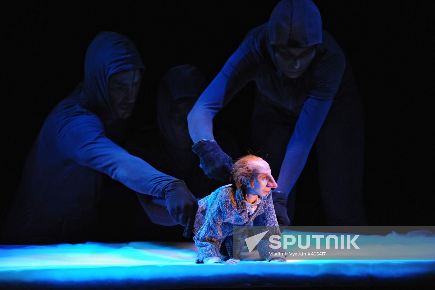 Nikolai Gogol's "The Overcoat" staged by Teatro Milagros