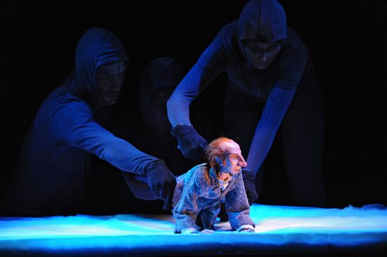 Nikolai Gogol's "The Overcoat" staged by Teatro Milagros