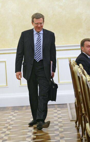 Vladimir Putin holds meeting of government presidium